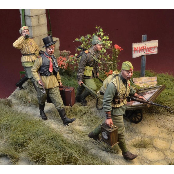 1/35 WWII German Wehrmacht with Wheelbarrow, 4 Figures, Resin Model Figure Kit, Unassembled and Unpainted