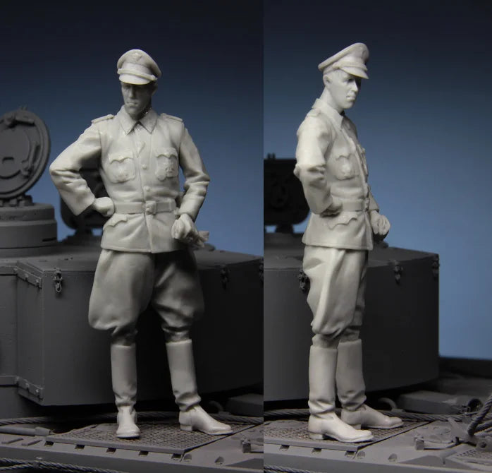1/35 WWII Soviet Officer in Peaked Cap, Resin Model Figure Kit, Unassembled and Unpainted