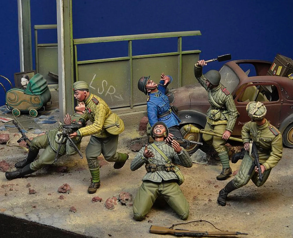 1/35 WWII Soviet Army Berlin 1945, 6 Figures, Resin Model Figure Kit, Unassembled and Unpainted