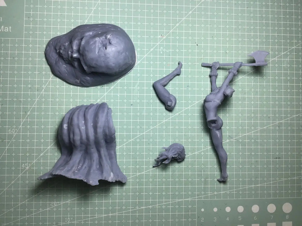 1/24 Barbarian Warrior with Raised Axe, Resin Model Figure Kit, Fantasy Theme, Unassembled and Unpainted