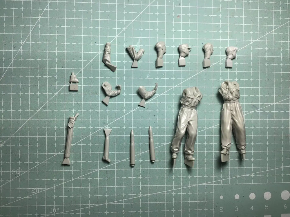 1/35 Modern Female Anime Soldiers, 6 Figures, Resin Model Figure Kit, Unassembled and Unpainted