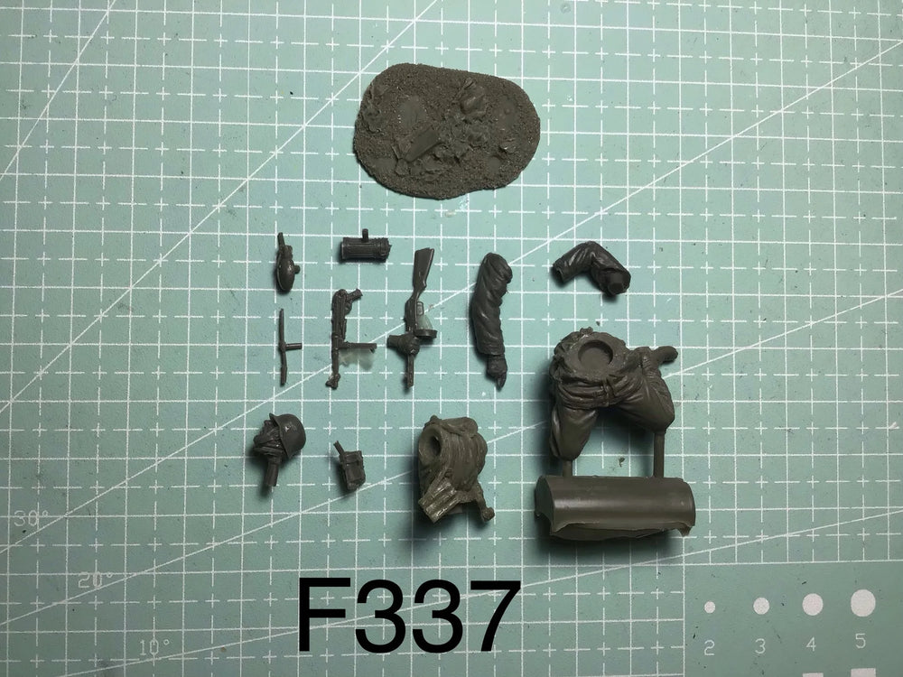 1/35 Modern Combat Operator with Body Armor, Resin Model Figure Kit, Unassembled and Unpainted