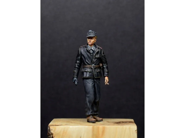 1/35 WWII German Officer Standing at Attention, Resin Model Figure Kit, Unassembled and Unpainted