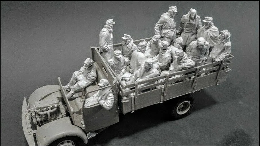 1/35 WWII Military Personnel, 16 Figures, Resin Model Figure Kit, Unassembled and Unpainted