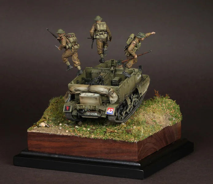 1/35 WWII German Soldiers & APC, 4 Figures, Resin Model Diorama Kit, Unassembled and Unpainted