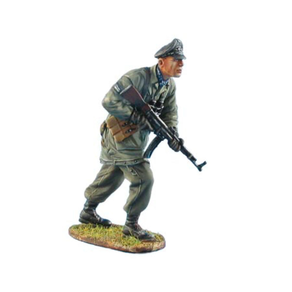 1/35 WWII Soviet Soldier Advancing with Rifle, Resin Model Figure Kit, Unassembled and Unpainted