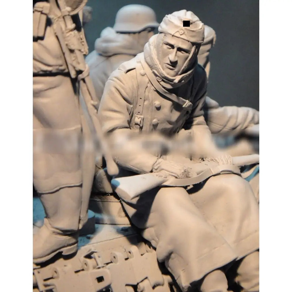 1/16 WWII German Soldiers with Transport, 7 Figures, Resin Model Figure Kit, Unassembled and Unpainted