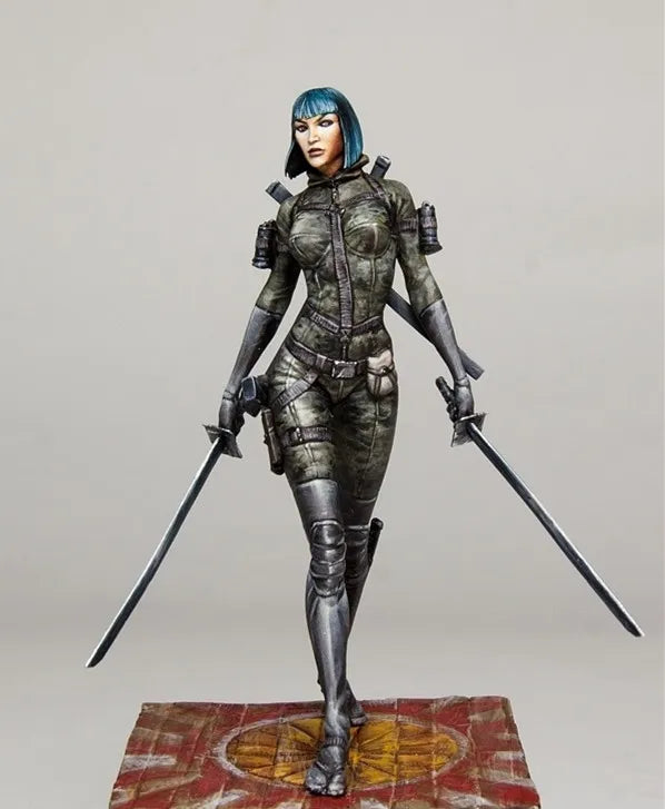 1/24 Armored Blue-Haired Swordswoman in Combat Stance, Resin Model Figure Kit, Fantasy Theme, Unassembled and Unpainted