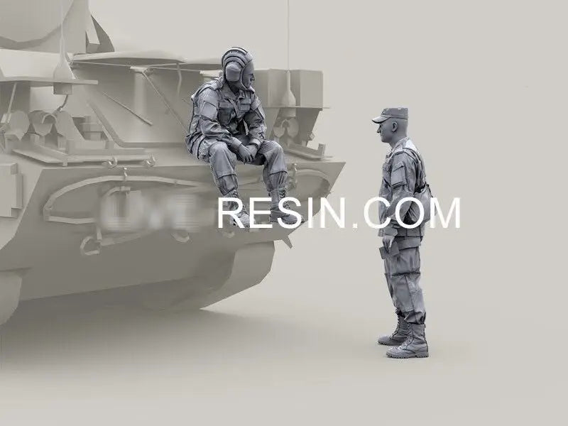 1/35 Modern Soldiers with Armored Vehicle, 2 Figures, Resin Model Figure Kit, Unassembled and Unpainted