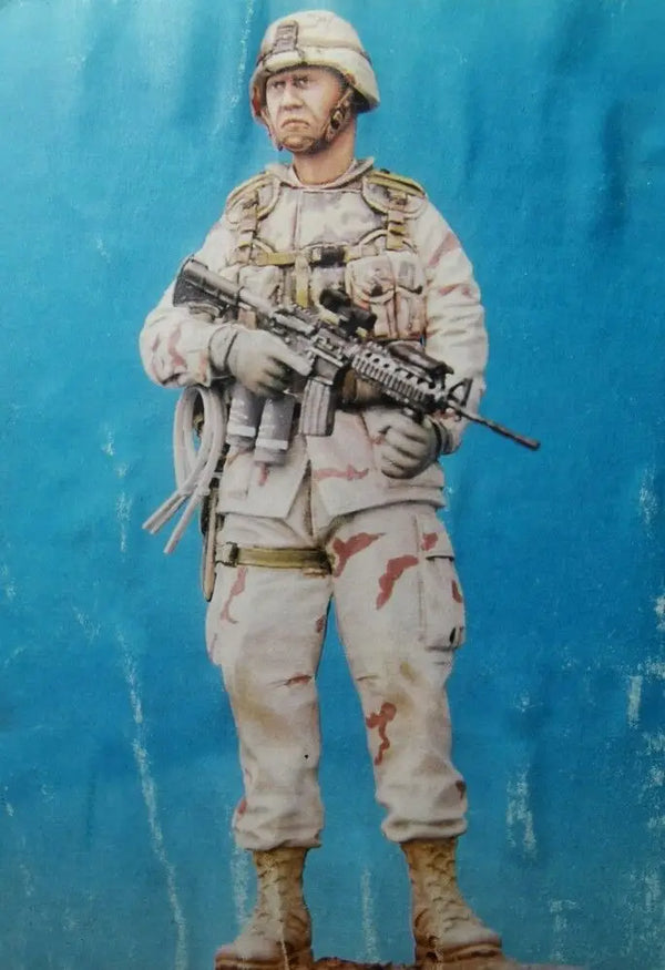 1/16 Modern Infantry Soldier in Desert Camouflage, Resin Model Figure Kit, Unassembled and Unpainted