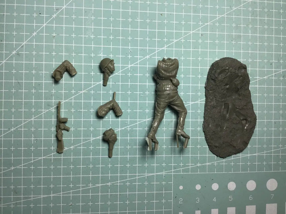 1/35 WWII German Rifleman Prone Firing, Resin Model Figure Kit, Unassembled and Unpainted