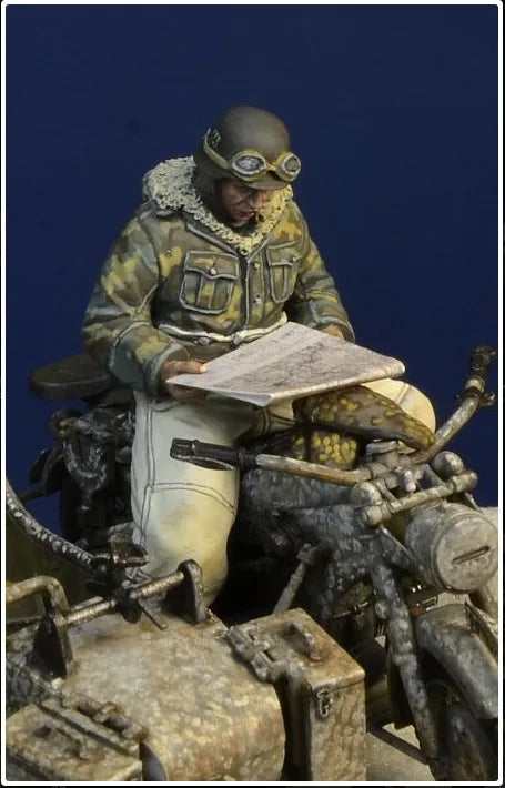 1/35 WWII German Motorcyclist, Resin Model Figure Kit, Unassembled and Unpainted