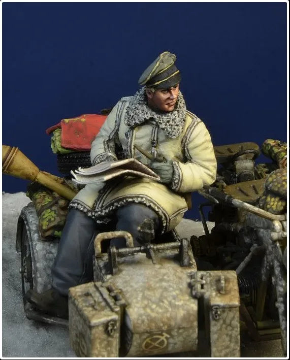 1/35 WWII German Gunner on Mount, Resin Model Figure Kit, Unassembled and Unpainted