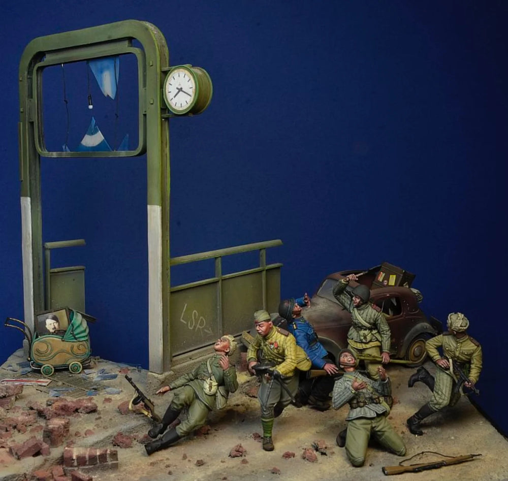 1/35 WWII Soviet Army Berlin 1945, 6 Figures, Resin Model Figure Kit, Unassembled and Unpainted