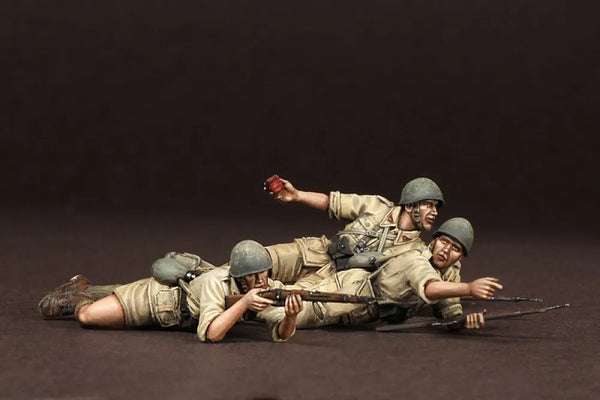 1/35 WWII Allied Infantry Assault, 3 Figures, Resin Model Figure Kit, Unassembled and Unpainted