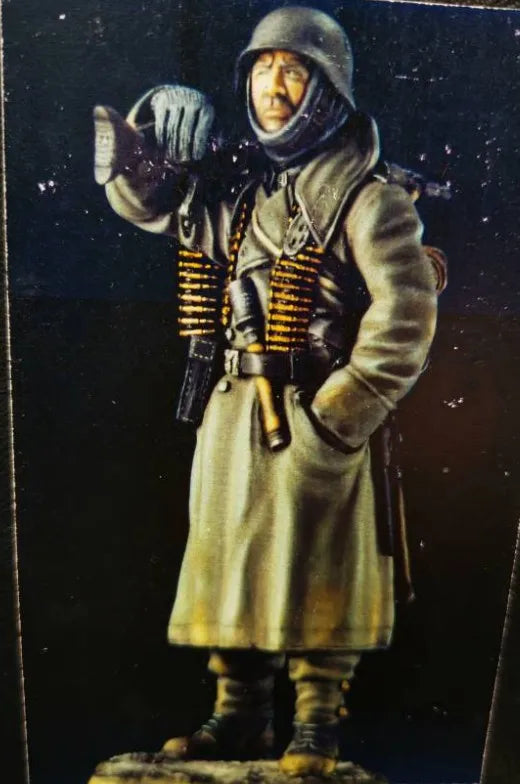 1/16 WWI German Soldier Signaling, Resin Model Figure Kit, Unassembled and Unpainted