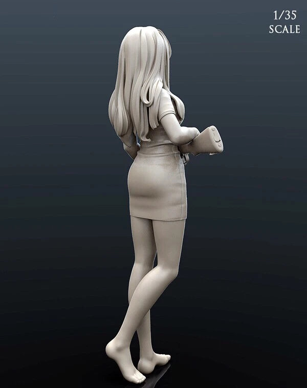 1/35 Female Character with Rifle, Resin Model Figure Kit, Anime Theme, Unassembled and Unpainted