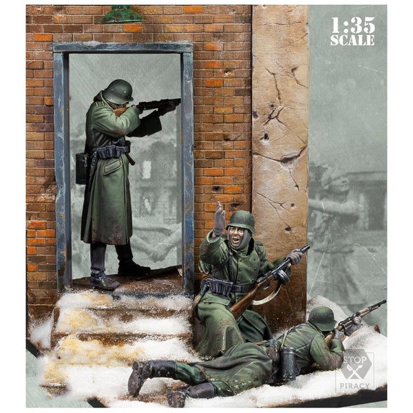 1/35 WWII German Infantry Winter Street Fighting, 3 Figures, Resin Model Diorama Kit, Unassembled and Unpainted
