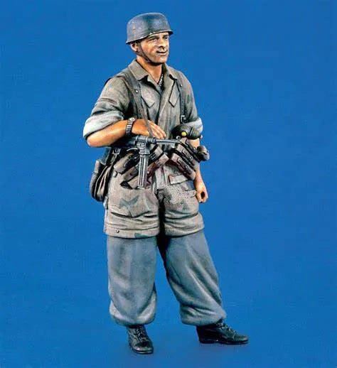 1/16 WWI German Soldier Advancing with Rifle, Resin Model Figure Kit, Unassembled and Unpainted