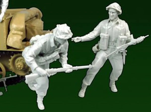 1/35 WWII German Infantry Advancing with Rifles, 4 Figures, Resin Model Figure Kit, Unassembled and Unpainted