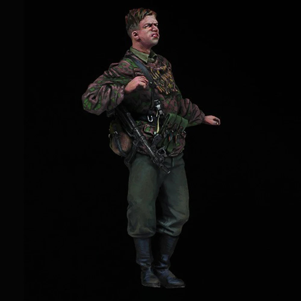 1/35 WWII Squad Leader, 4 Figures, Resin Model Figure Kit, Unassembled and Unpainted