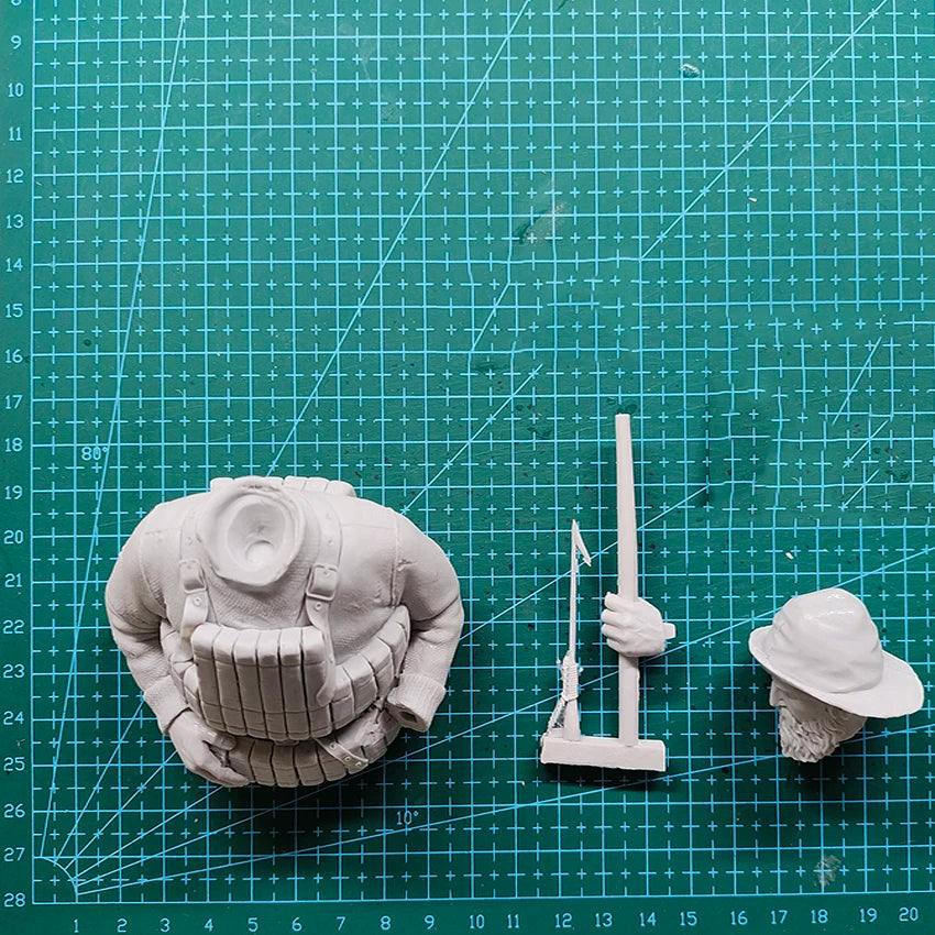 1/10 WWI Russian Infantryman with Mosin-Nagant, Resin Model Bust Kit, Unassembled and Unpainted