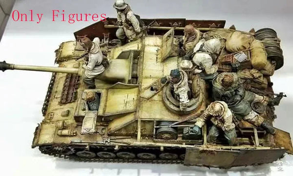 1/35 WWII German Panzer Soldiers, 8 Figures, Resin Model Figure Kit, Unassembled and Unpainted