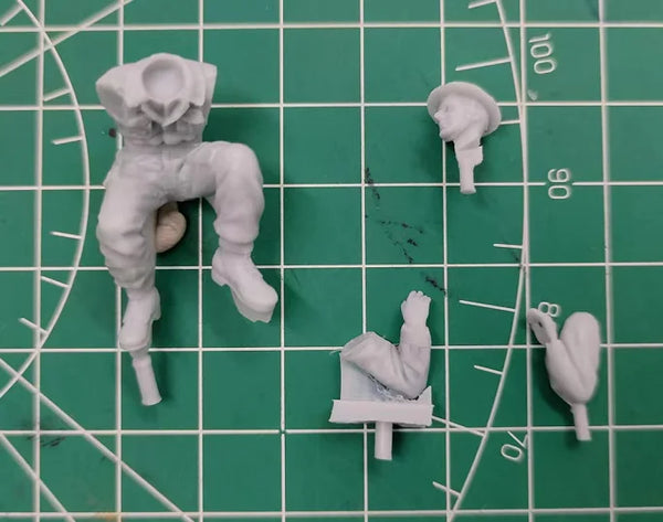 1/35 WWII Australian Vehicle Driver, Resin Model Figure Kit, Unassembled and Unpainted