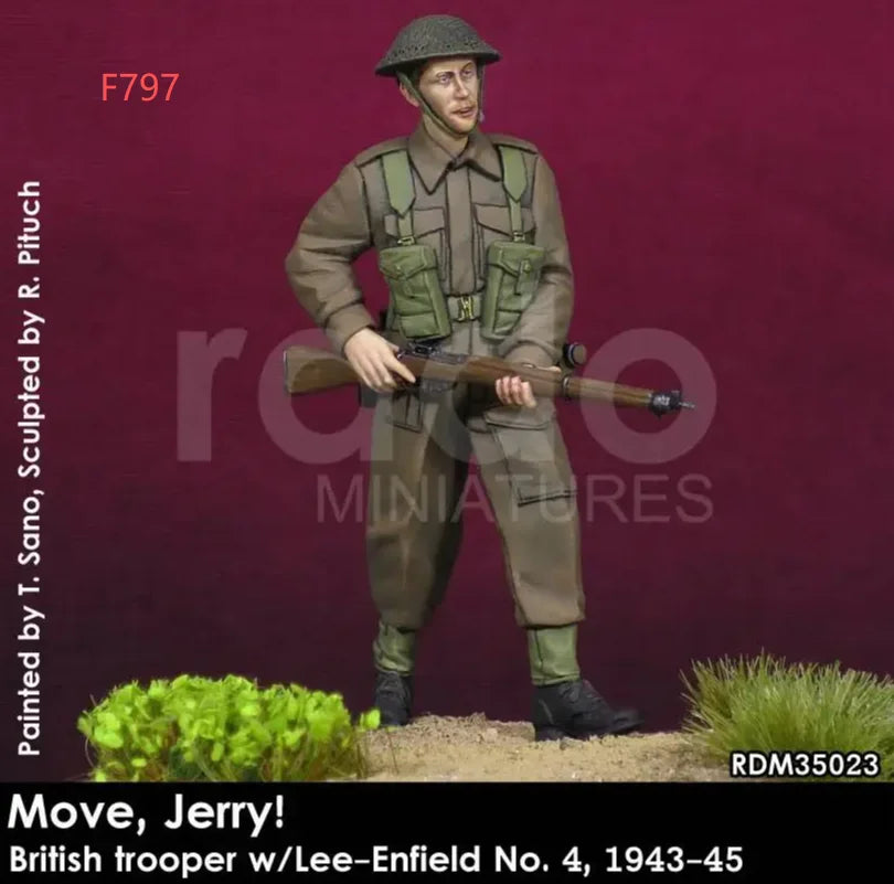 1/35 WWII British 8th Army Infantryman Leaning, Resin Model Figure Kit, Unassembled and Unpainted