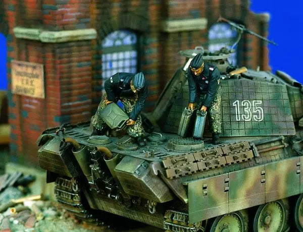 1/35 Modern Military Personnel Combat Gear, 2 Figures, Resin Model Figure Kit, Unassembled and Unpainted