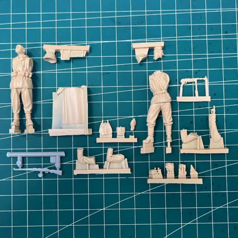 1/35 WWII Infantry Officers with Bunker Fortification, 2 Figures, Resin Model Diorama Kit, Unassembled and Unpainted