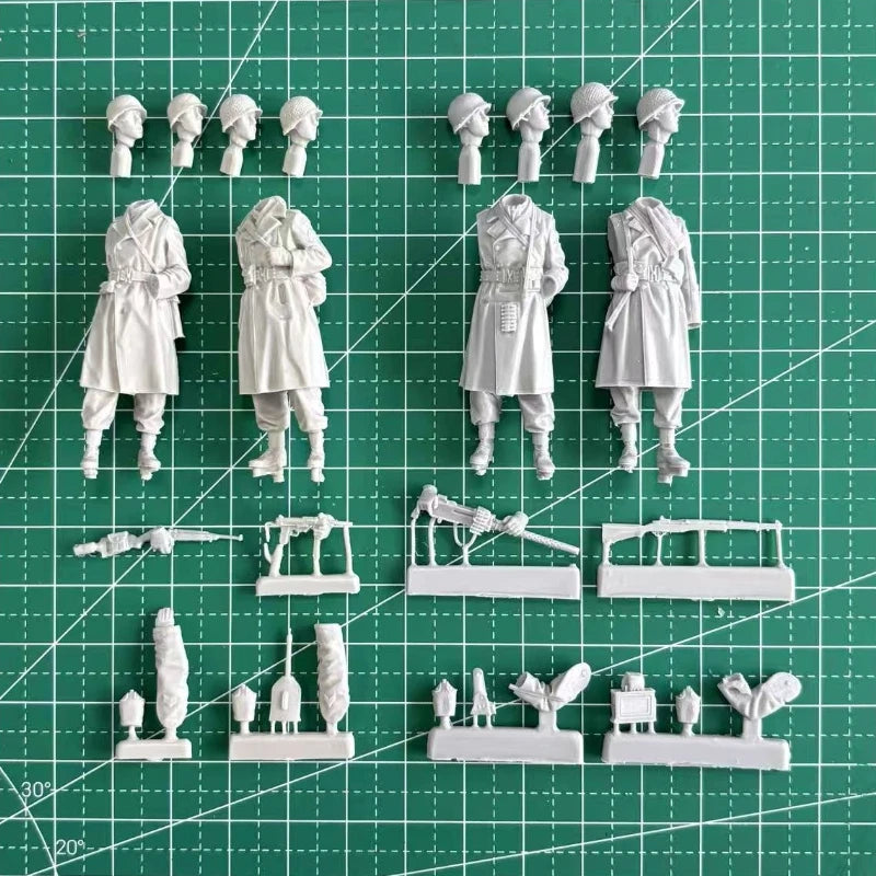 1/35 WWII Winter Infantry, 4 Figures, Resin Model Figure Kit, Unassembled and Unpainted