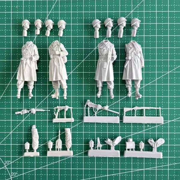 1/35 WWII Winter Infantry, 4 Figures, Resin Model Figure Kit, Unassembled and Unpainted
