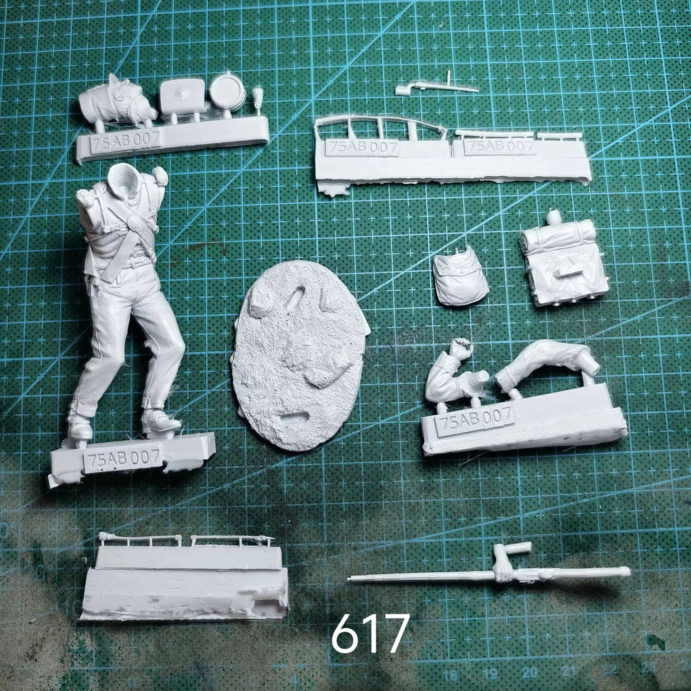 1/24 WWII Military Soldiers, 6 Figures, Resin Model Figure Kit, Unassembled and Unpainted