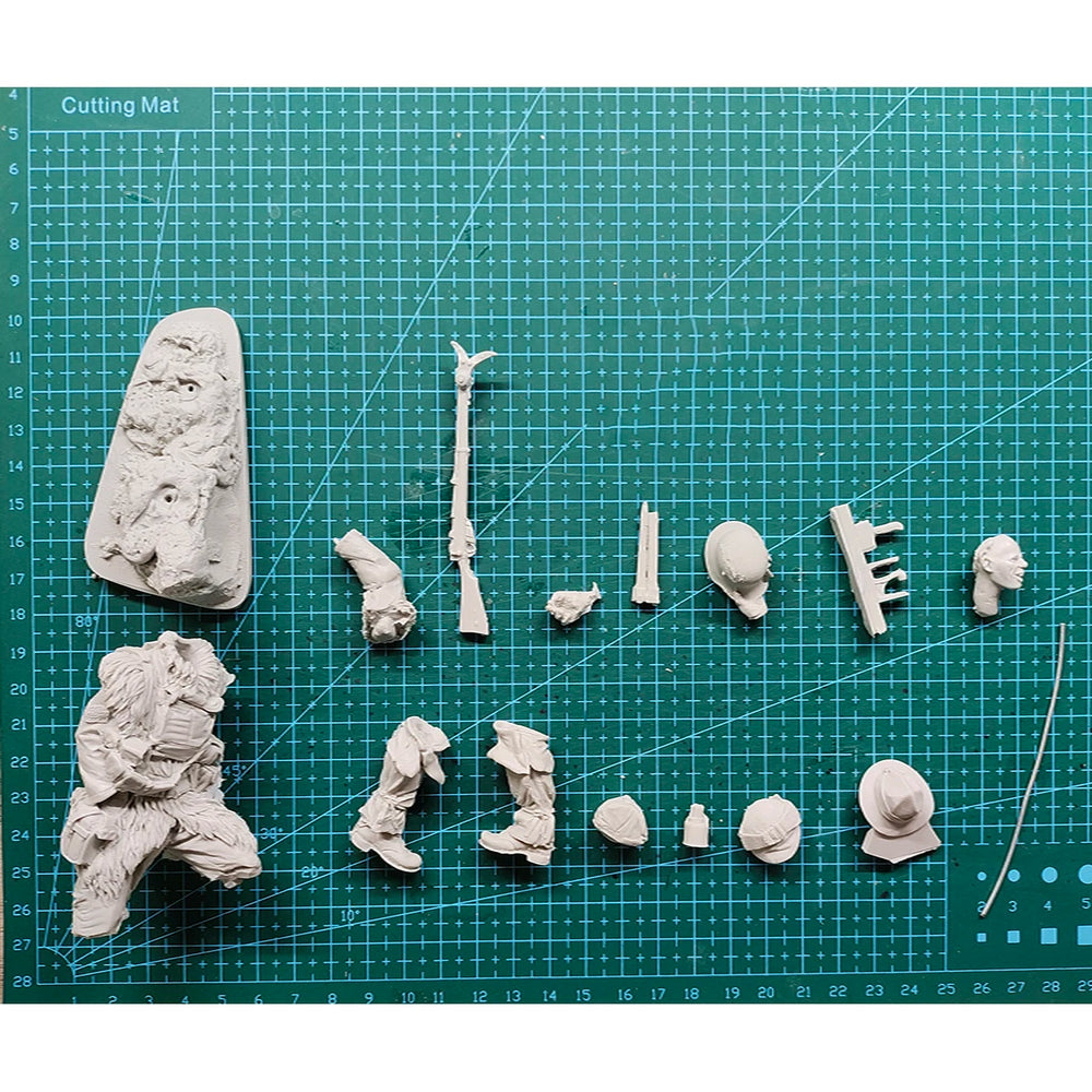 1/16 WWI British Infantryman Charging with Bayonet, Resin Model Figure Kit, Unassembled and Unpainted