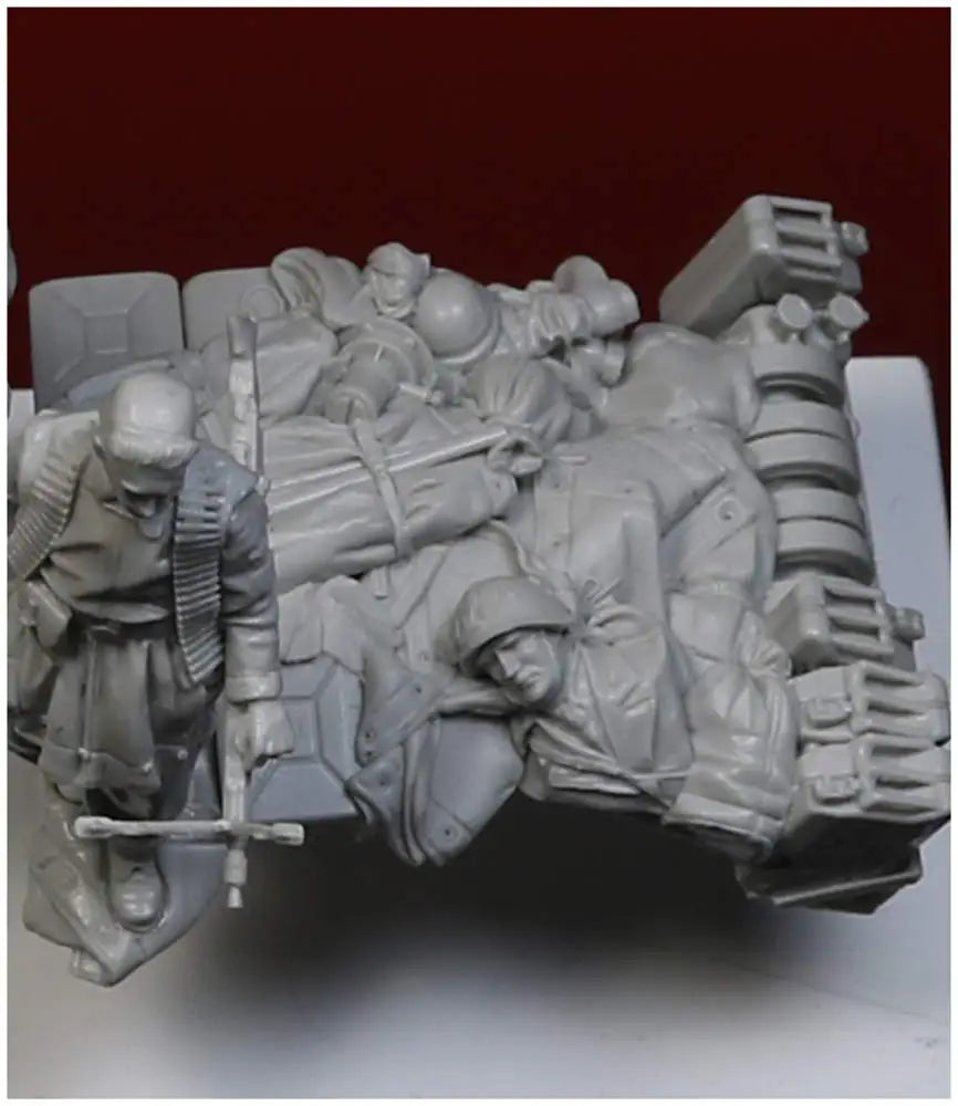 1/35 Modern Tactical Armored Vehicle with Crew, Resin Model Vehicle Kit, Unassembled and Unpainted