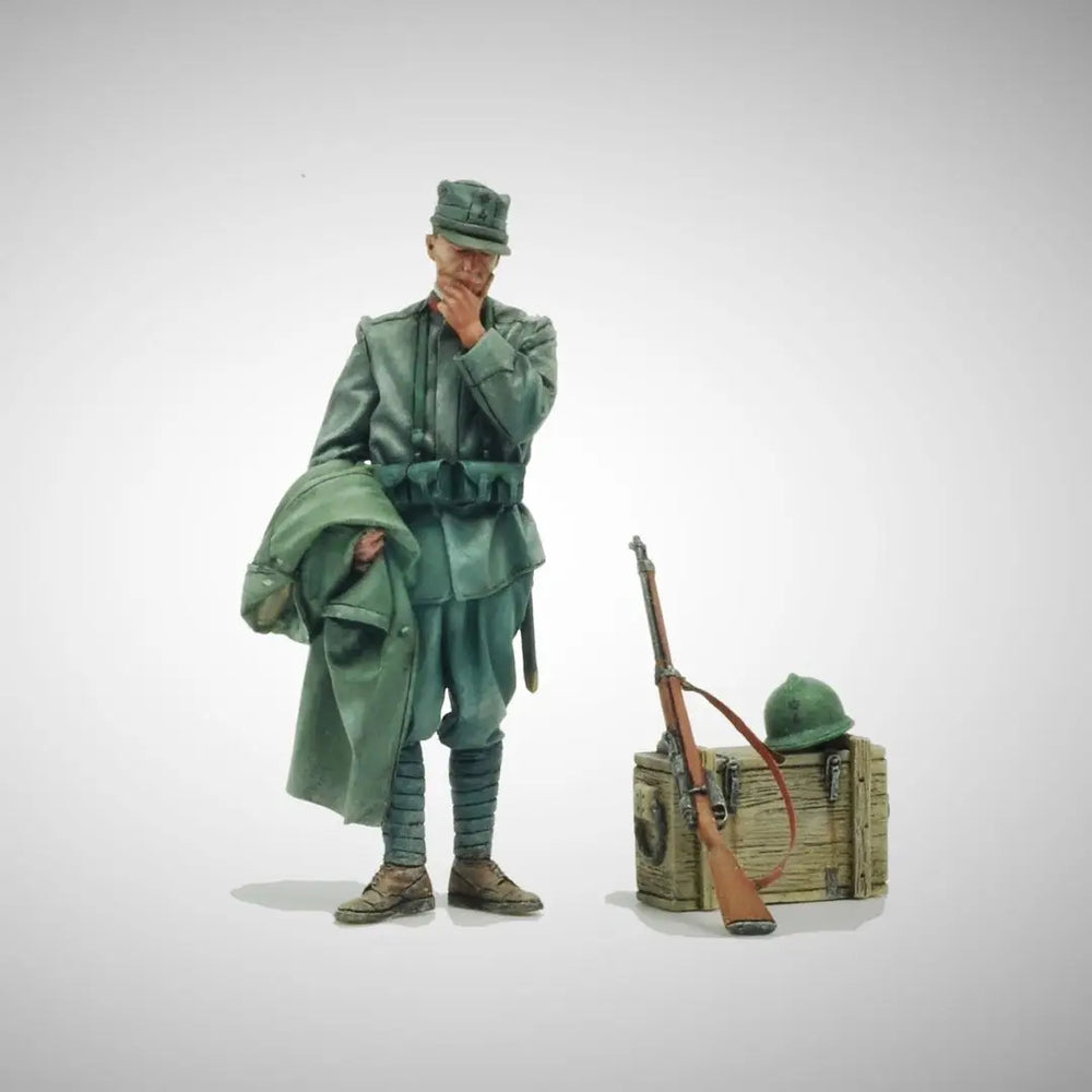 1/35 WWII Italian Officers and Soldiers, 4 Figures, Resin Model Figure Kit, Unassembled and Unpainted