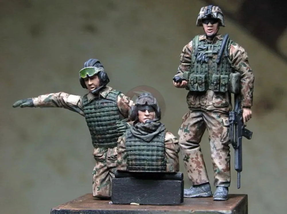 1/35 WWII US Infantry Squad in Combat, 3 Figures, Resin Model Figure Kit, Unassembled and Unpainted