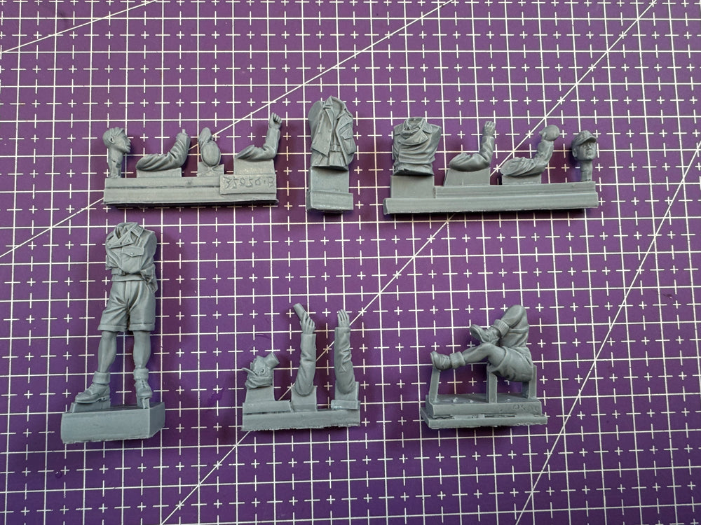 1/35 WWII German Panzer Tank Crew, 4 Figures, Resin Model Figure Kit, Unassembled and Unpainted