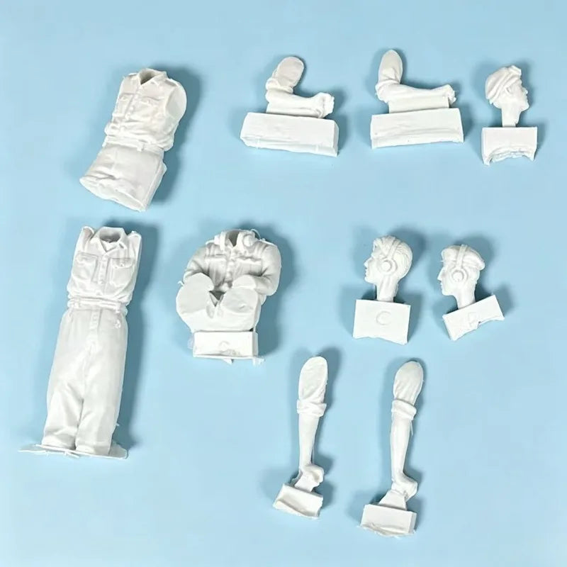 1/35 WWII Australian Tank Crew Varied Positions, 3 Figures, Resin Model Figure Kit, Unassembled and Unpainted