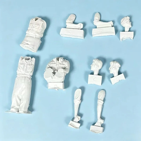 1/35 WWII Australian Tank Crew Varied Positions, 3 Figures, Resin Model Figure Kit, Unassembled and Unpainted
