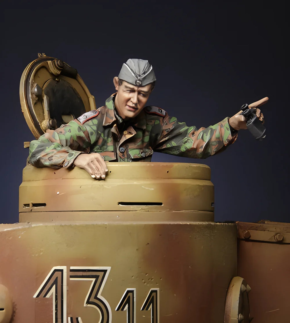 1/35 WWII German Soldier Kursk 1943, Resin Model Figure Kit, Unassembled and Unpainted