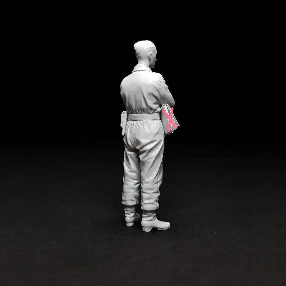 1/35 Cold War Military Serviceman, Resin Model Figure Kit, Unassembled and Unpainted