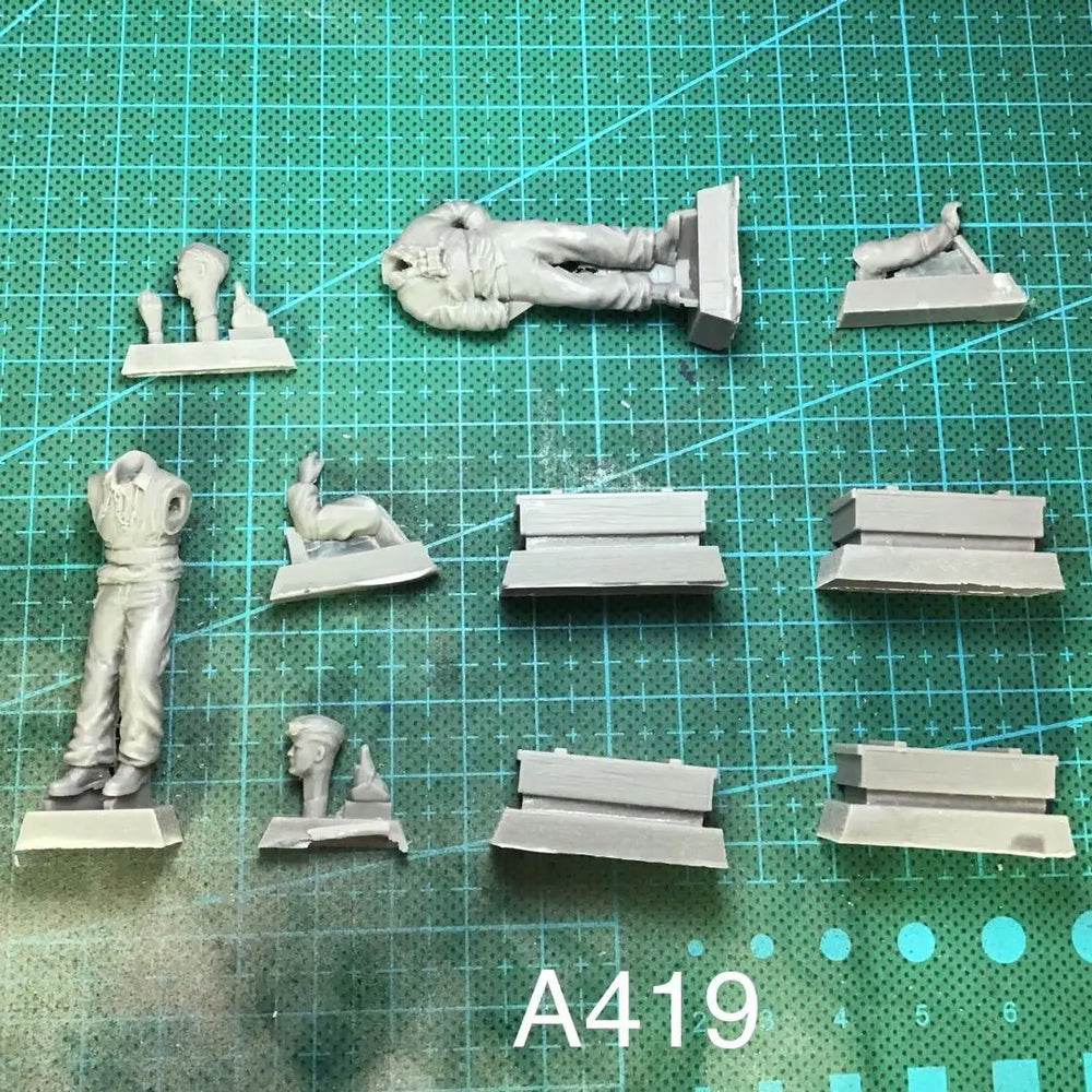 1/35 Modern Infantry Squad in Fortified Bunker, 3 Figures, Resin Model Figure Kit, Unassembled and Unpainted