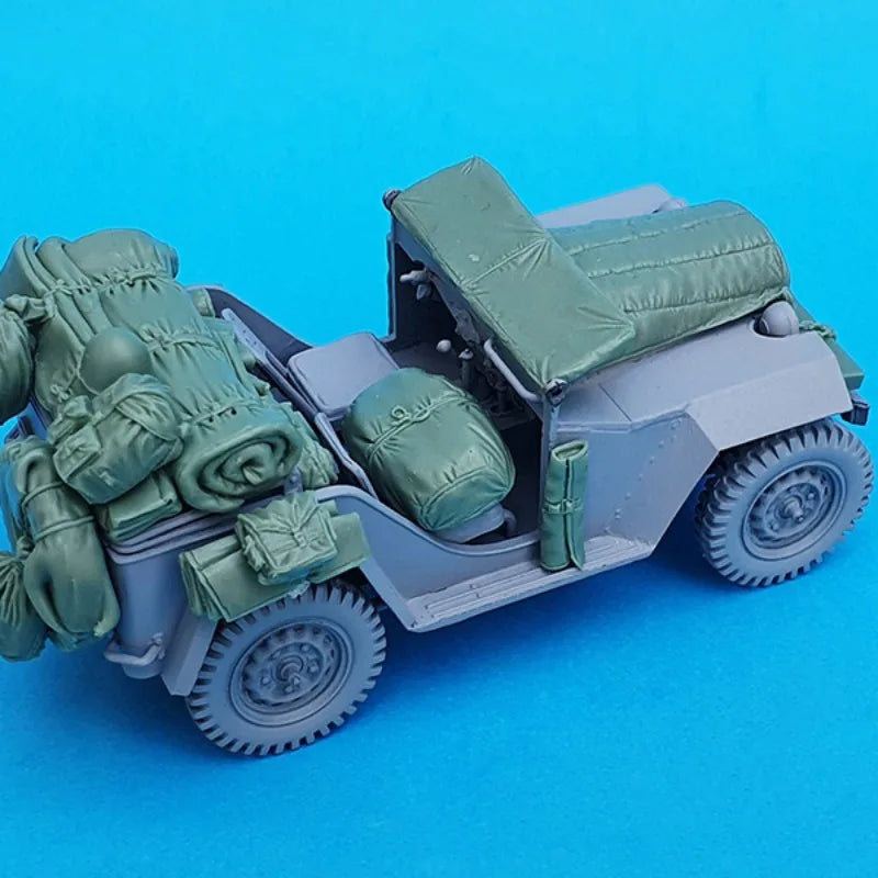 1/35 WWII Soviet GAZ-67B Field Car, 4 Figures, Resin Model Vehicle Kit, Unassembled and Unpainted