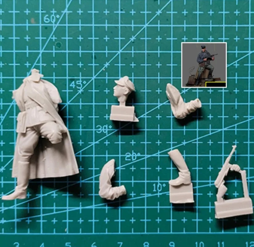 1/35 WWI German Infantryman Crouching Ready Fire, Resin Model Figure Kit, Unassembled and Unpainted