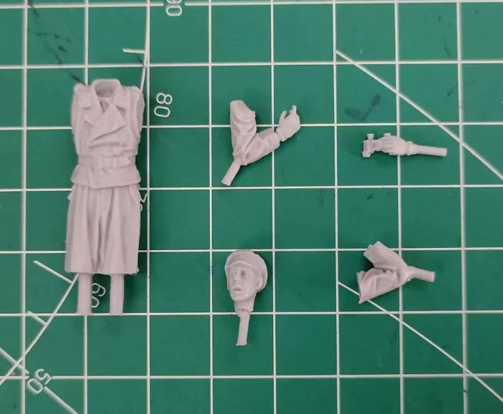 1/35 WWII German Tank Commander, 6 Figures, Resin Model Diorama Kit, Unassembled and Unpainted