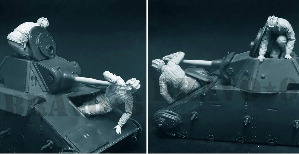 1/35 WWII Soviet Tank Crew in Operating Positions, 2 Figures, Resin Model Figure Kit, Unassembled and Unpainted