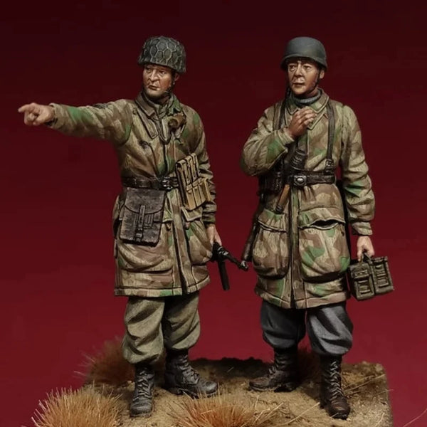 1/35 WWII German Fallschirmjäger Officer Pointing and Rifleman, 2 Figures, Resin Model Figure Kit, Unassembled and Unpainted
