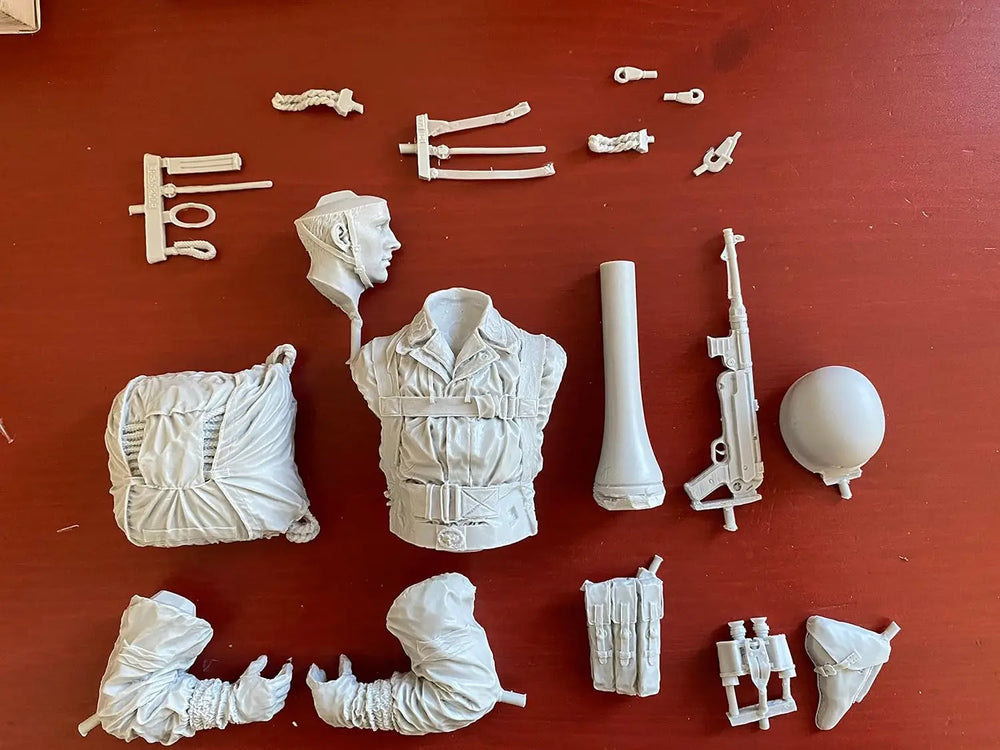 1/10 WWII German Paratrooper, Resin Model Bust Kit, Unassembled and Unpainted